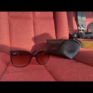 Women’s Ray-bans